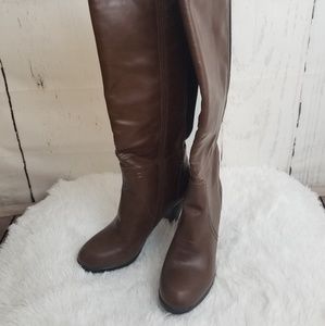 NWOT Kenneth cole reaction boots